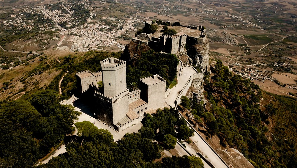 Le risposte trovano voce tra le pietre di Erice